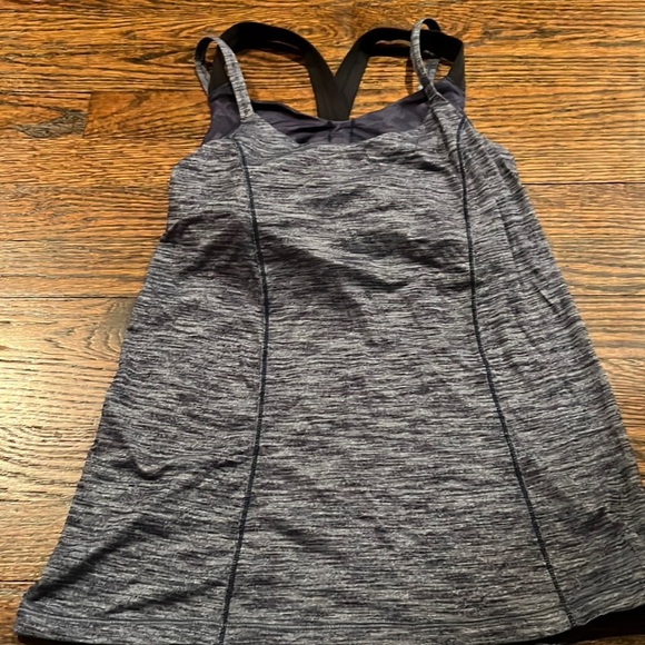 Lululemon Tank Top With A Bra Women Size 4 - Picture 1 of 5